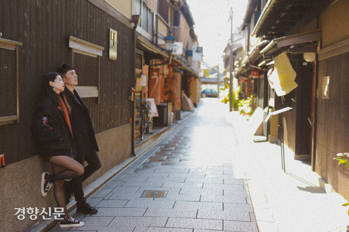 듀오 ‘열섬’의 조민경과 송재경(왼쪽부터). 오름 엔터테인먼트 제공.