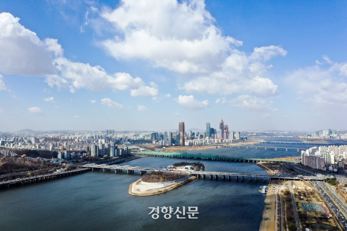 이준헌 기자 ifwedont@kyunghyang.com