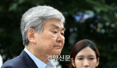 수백억 원대 상속세 탈루 의혹을 받은 고 조양호 한진그룹 회장이 2018년 7월 5일 오전 구속 전 피의자 심문(영장실질심사)을 받기 위해 서울남부지방법원에 출석하고 있다. / 김창길 기자