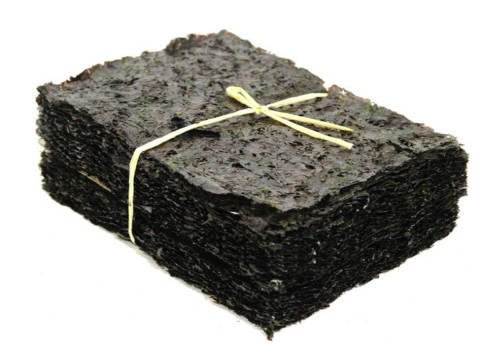 ‘곱창은 안 들었어요’ 곱창김 밀물·썰물 차가 크고 수심 낮은 해안에서 지주식으로 양식한 김. 향과 단맛이 뛰어나 참기름을 바르거나 소금을 치지 않고 김만 오롯이 구워 간장에 찍어 먹으면 12첩 반상이 안 부러워요.