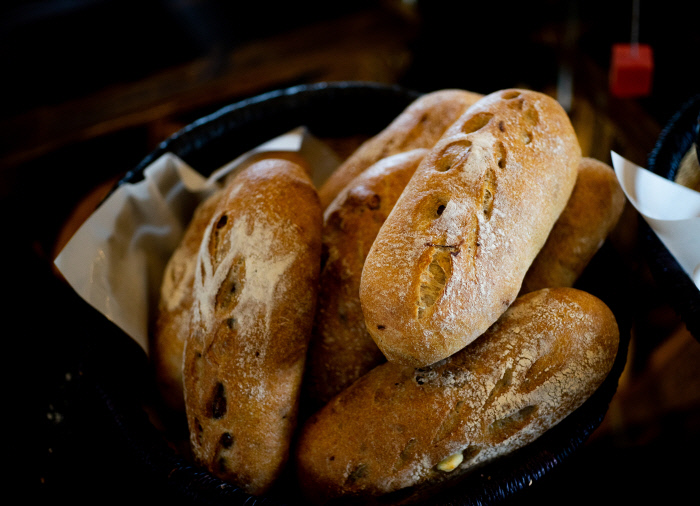 빵이오 우리밀과 지역 농산물로 만드는 구례 ‘목월빵집’의 빵엔 숨은 단맛이 있다.