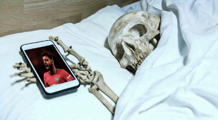 브루노 페르난데스 영입을 목마르게 기다리다 해골이 되어버렸다는 것을 표현한 한 맨체스터 유나이티드 팬의 트위터. #24 트위터 캡처