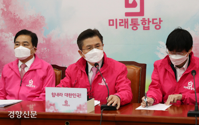 미래통합당 황교안 대표가 3월 12일 국회에서 열린 최고위원회의에 참석하고 있다. /김영민 기자