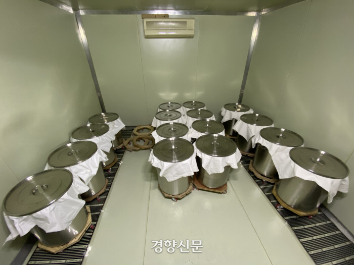 봇뜰 양조장 숙성실. 봇뜰에서 만드는 대부분의 술은 최소 석 달 이상의 저온 숙성을 거쳐 만들어진다.