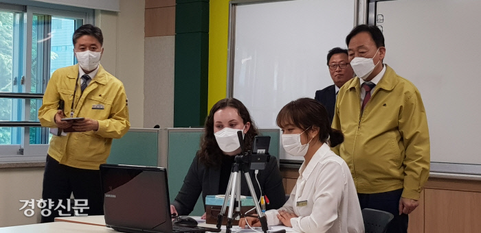 16일 대전 동구 가오동 대전맹학교에서 음성 통화 프로그램을 활용한 영어 수업이 진행되고 있다. 이종섭 기자