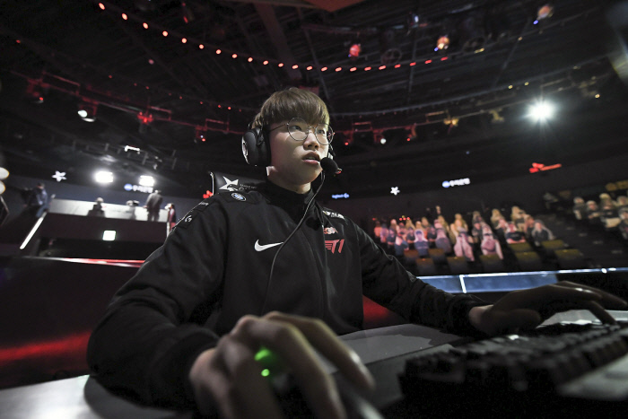 지난 25일 서울 종로구 그랑서울에 위치한  LoL 파크에서 열린 ‘2020 우리은행 리그 오브 레전드(LoL) 챔피언스 코리아’ 스프링 결승전의 모습. SK텔레콤 제공