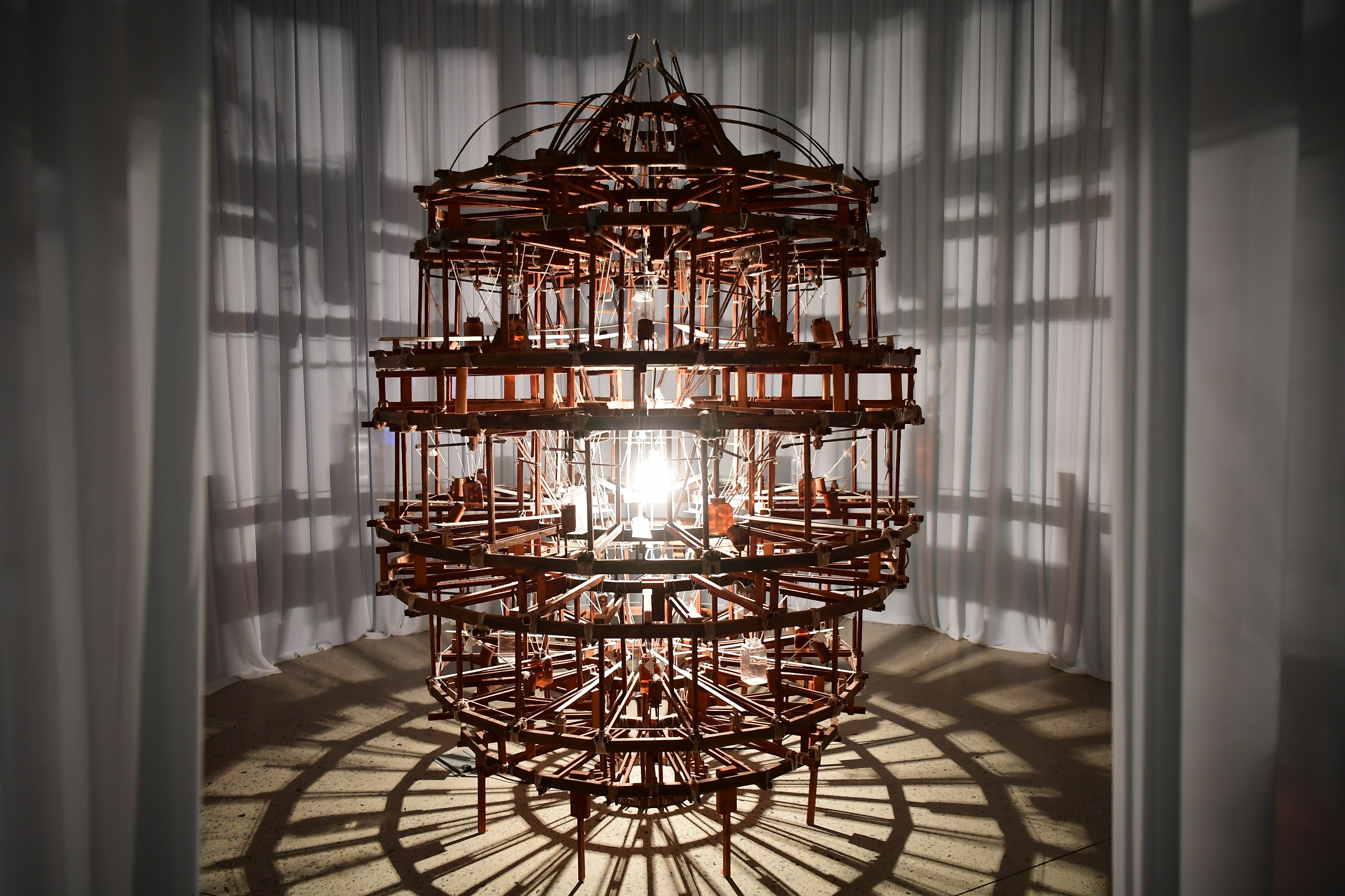 국립현대미술관 청주관에 전시된 양정욱 작가의 ‘피곤은 언제나 꿈과 함께’.