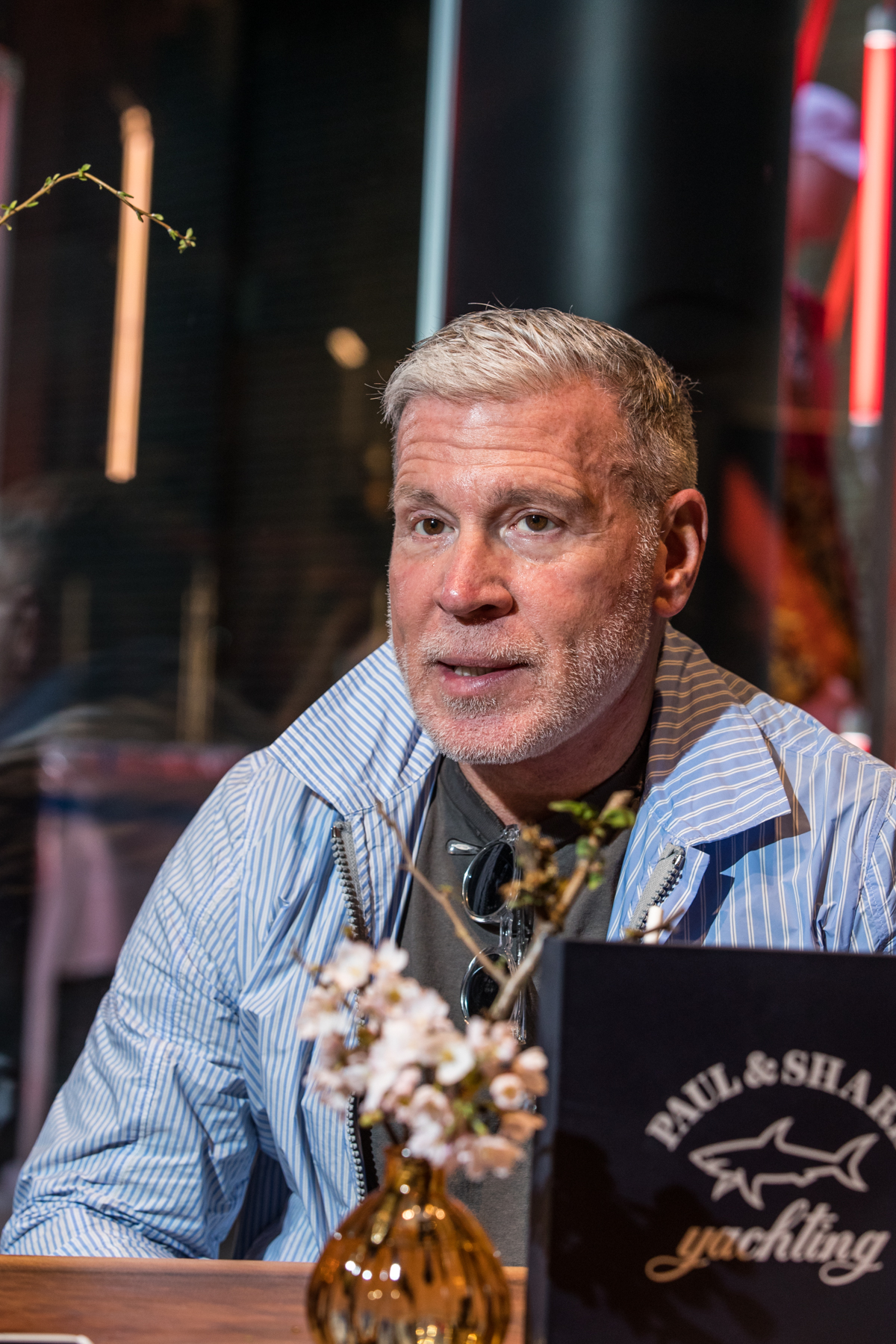 인터뷰 중인 닉 우스터 - 닉 우스터가 17일 서울 용산구 란스미어 한남점에서 자신의 패션 철학을 밝히고 있다. 삼성물산 패션부문 제공