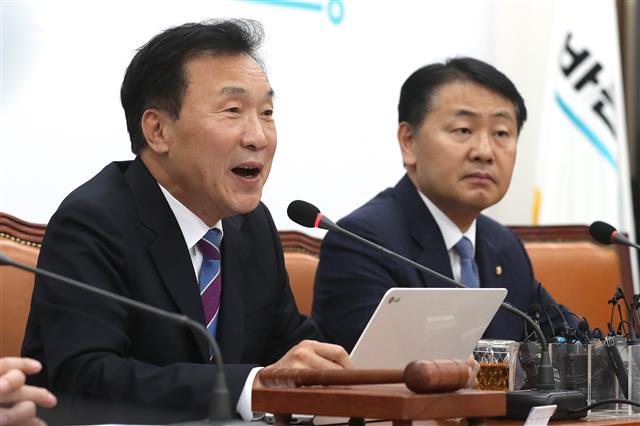 모두발언 하는 손학규 대표 - 손학규 바른미래당 대표가 24일 오전 서울 여의도 국회에서 열린 제7차 최고위원?중진의원 연석회의에서 모두발언을 하고 있다. 2019.4.24 뉴스1