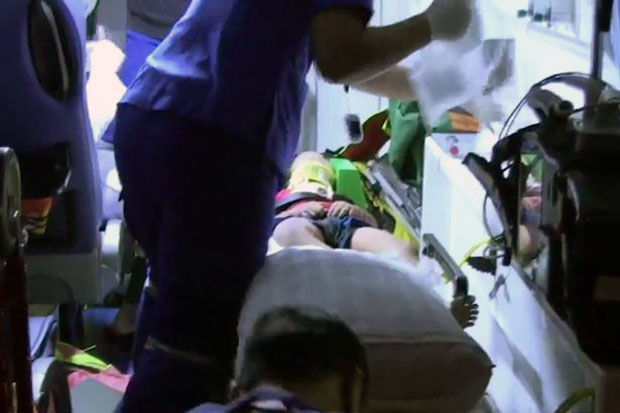 추락 후 소녀는 앰뷸런스에 실려 병원으로 옮겨졌다/사진=채널3