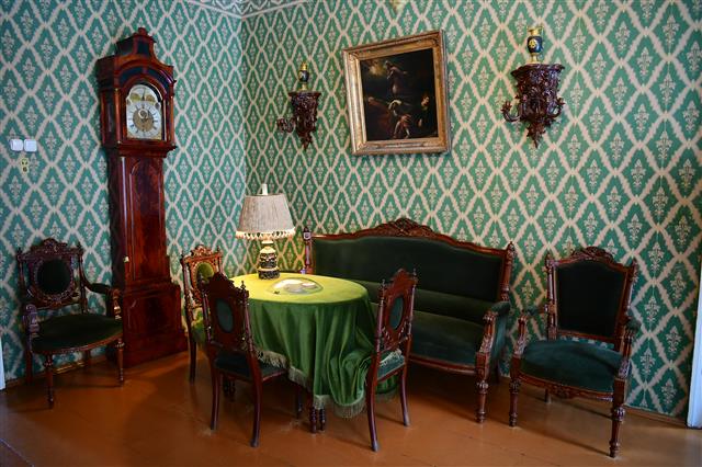 도스토옙스키박물관에 재현된 도스토옙스키의 응접실.