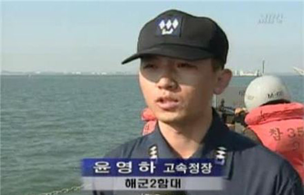 윤영하 소령의 생전 인터뷰 모습. 윤 소령은 “경기장에 갈 수는 없지만 온 국민과 함께 우리 대표팀의 16강 진출을 마음으로 응원하겠다”라는 말을 남겼다. MBC 영상캡쳐