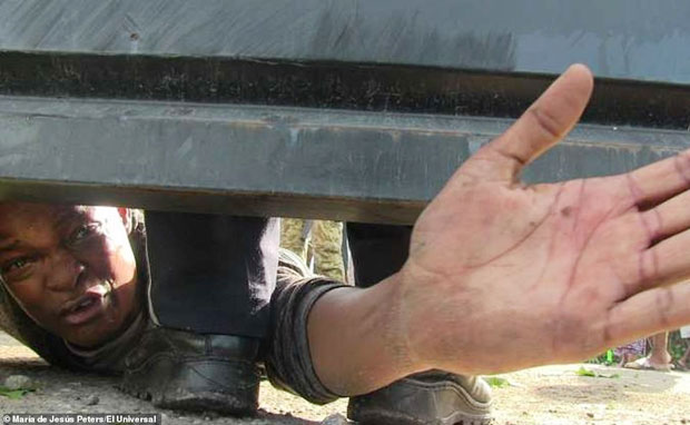 현지언론은 넘쳐난 화장실은 그대로 방치되어 있으며 쥐와 바퀴벌레가 들끓는 등 수용 환경이 매우 비인간적이고 비위생적이라고 꼬집었다.