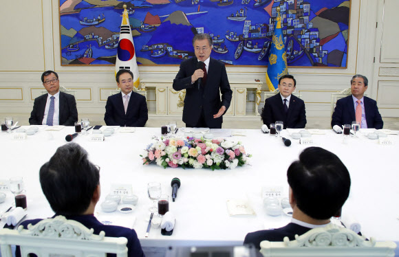 한국교회 주요 교단장 초청한 문 대통령 - 문재인 대통령이 3일 낮 청와대에서 열린 한국교회 주요 교단장 초청 오찬 간담회에서 발언하고 있다. 2019.7.3 연합뉴스