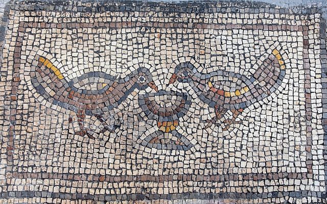 예수 그리스도가 빵 5개와 물고기 2마리로 5000명을 먹였다는 ‘오병이어의 기적’이 일어난 장소가 알려진 것과는 다를 수 있다는 주장이 나왔다./사진=마이클 아이젠버그