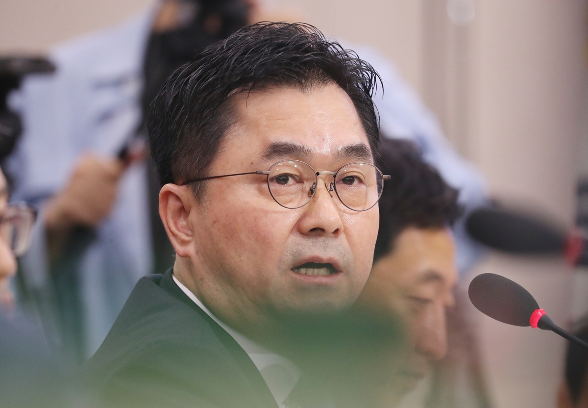 - 더불어민주당 김종민 의원이 6일 오후 속개된 국회 법제사법위원회 인사청문회에서 조국 법무부 장관 후보자에게 질의하고 있다. 2019.9.6 연합뉴스