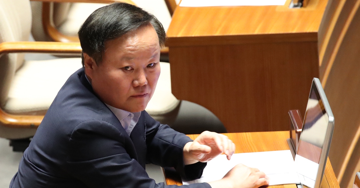 사진은 지난 2일 오후 국회에서 열린 본회의에 김재원 예산결산특별위원장이 참석해 있는 모습. 2019.8.2 연합뉴스