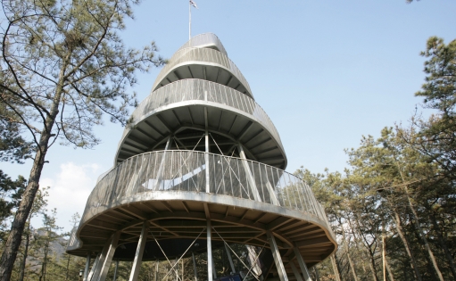 안양시 삼성산 등고선을 연장해 산의 높이를 확장한‘전망대’(2005년),