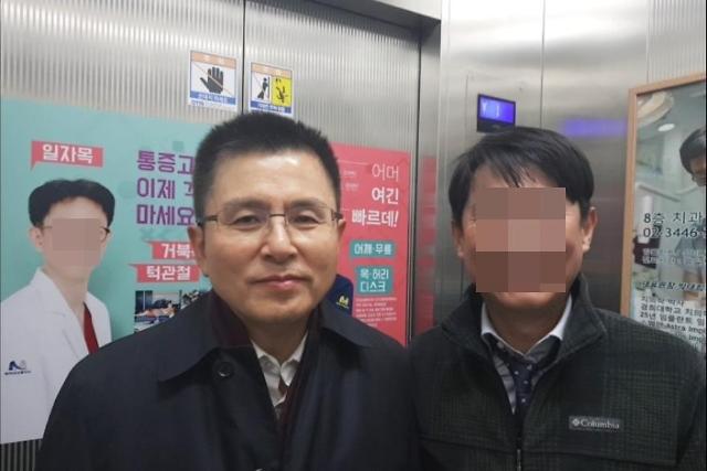 - 황교안 자유한국당 대표 영양주사 맞고 인증샷. 온라인커뮤니티.