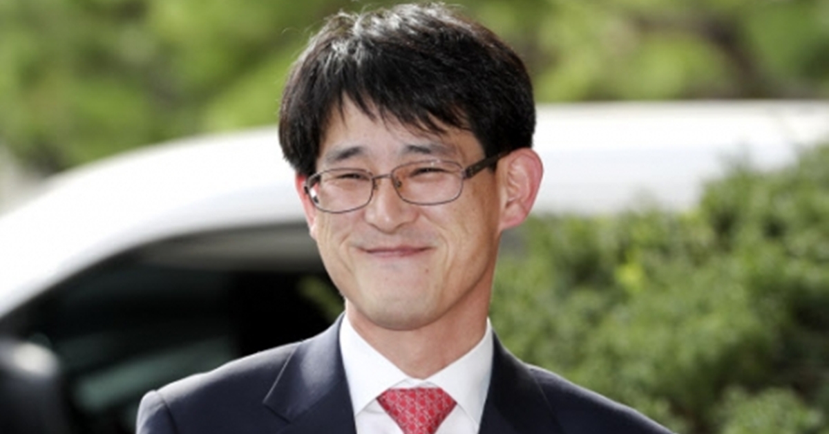 - 밝게 웃는 ’레밍 발언’ 김학철 충북도의원4일 오후 청주시 상당구 충북도의회에서 사상 최악 수해 속 유럽연수에 나섰다가 국민을 ’레밍’(쥐의 일종)에 빗댄 발언을 해 물의를 빚은 김학철(충주1) 도의원이 지지자들 앞에서 웃고 있다. 연합뉴스