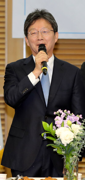 인사말 하는 유승민 의원 - 1일 오전 서울 여의도 국회 의원회관에서 열린 새로운보수당‘2020 신년하례식’에서 유승민 의원이 인사말을 하고 있다. 2020.1.1 연합뉴스