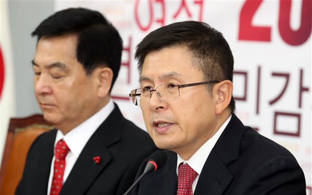 황교안 대표, 최고위원회의 발언 - 황교안 자유한국당 대표가 13일 서울 여의도 국회에서 열린 최고위원회의에서 모두발언을 하고 있다. 2020.1.13/뉴스1