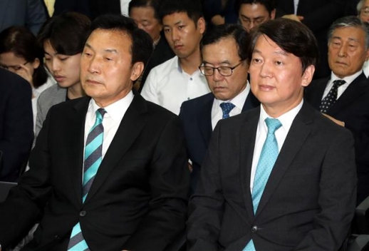 - 바른미래당 손학규(왼쪽) 대표와 안철수 전 의원. 뉴스1