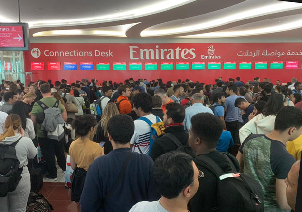 세계를 잇는 허브 공항으로 가장 바쁜 공항으로 손꼽히는 두바이공항이 마비되면서 이용객들이 큰 불편을 겪었다./사진=트위터