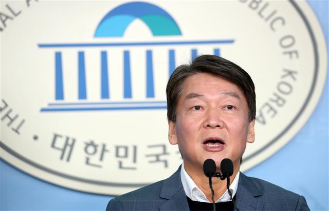국회 정론관 기자회견하는 안철수 - 안철수 전 국민의당 대표가 4일 서울 여의도 국회 정론관에서 기자회견을 하고 있다. 2020.2.4/뉴스1