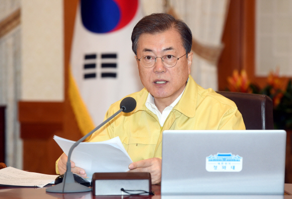 - 문재인 대통령이 4일 오전 청와대에서 열린 국무회의에서 모두 발언을 하고 있다. 2020.2.4 도준석 기자pado@seoul.co.kr