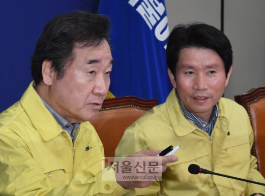 - 30일 오전 서울 여의도 국회에서 열린 더불어민주당 중앙선거대책위원회-코로나19 국난극복위원회 연석회의에 이낙연 국난극복위원장과 이인영 공동선대위원장 등이 참석했다. 2020.3.30    김명국선임기자 daunso@seoul.co.kr