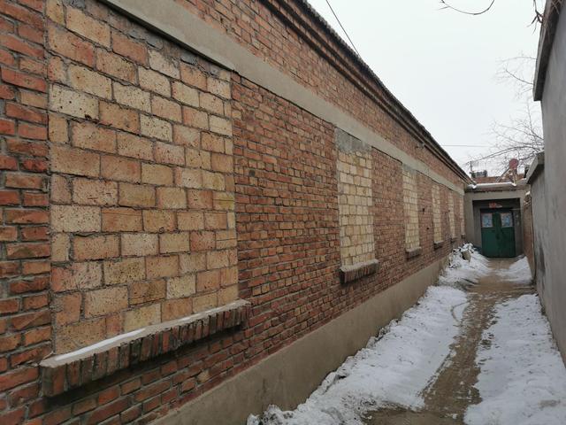 불법 장기 적출 및 이식 수술이 이뤄진 공장 뒷편의 길(사진=신징바오)