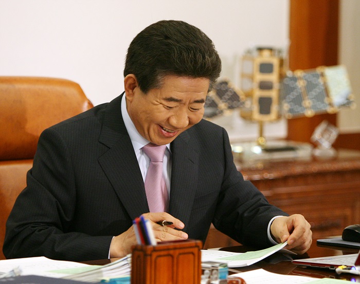 노무현 전 대통령 생전 모습. 노무현재단 제공 -