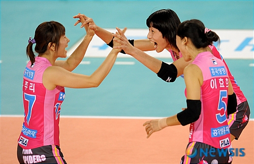 2008년 흥국생명에서 뛸 당시 김연경의 경기 모습. [서울신문 DB]