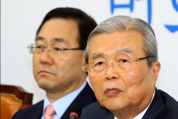 - 미래통합당 김종인 비상대책위원장이 2일 국회에서 열린 비상대책위원회의에서 발언하고 있다. 왼쪽은 주호영 원내대표. 2020.7.2 연합뉴스