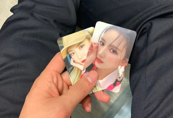 ⓒ문화뉴스 = 쇼케이스가 끝난 후 기념품을 증정하기도 한다.