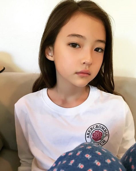 출처 엘라 그로스 SNS, YG 산하 더블랙레이블