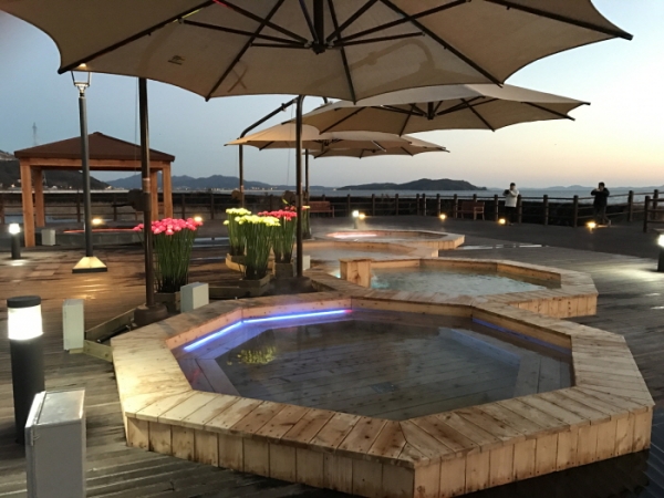 출처: 대한민국 구석구석 ㅣ[국내 온천 여행] 찬 바람 불면 생각나는 '온천 여행' 어디로 갈까? 석모도 미네랄 온천, 화성 하피랜드, 충주 수안보온천