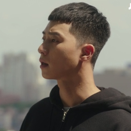 출처=JTBC '이태원 클라쓰' ㅣ [MHN 패션] '이태원클라쓰' 박새로이 머리 '크롭컷', 스왓컷 연출하려면? 스타일링 팁 정리