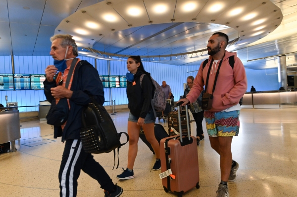 유럽에서 급히 귀국하는 미국 시민들, 출처=Robyn Beck/AFP/연합뉴스