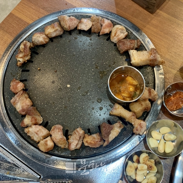 제주 가볼만한곳: 이어돈가 흑돼지 근고기