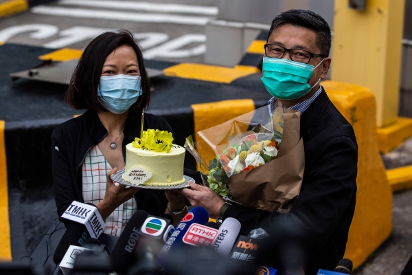 (사진출처=ISAAC LAWRENCE / AFP)쇄도하는인터뷰 요청