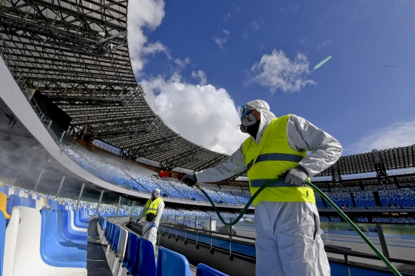 방역 중인 산 파올로 구장, EPA/CIRO FUSCO/연합뉴스