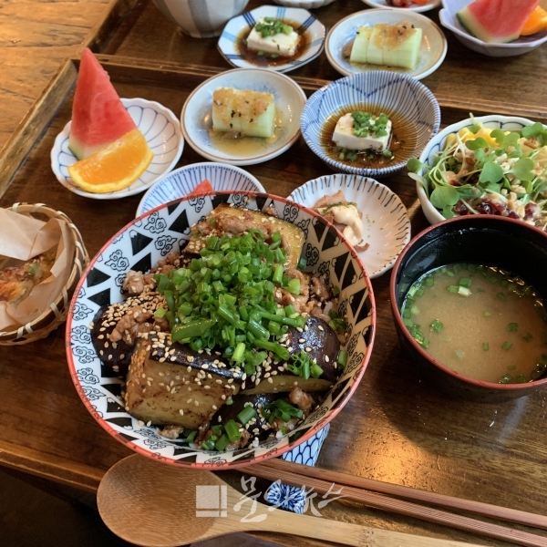 이태원 경리단길 맛집 메시야 가지 덮밥