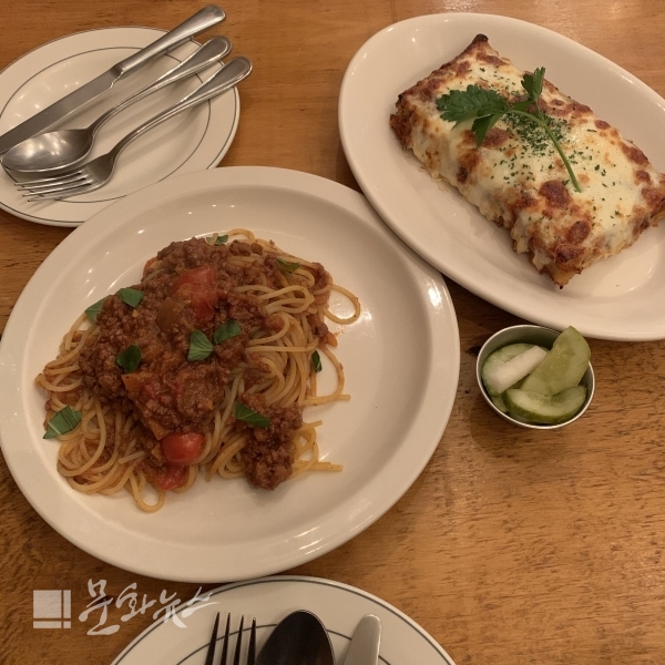 신촌 라구식당의 라구식당과 라자냐