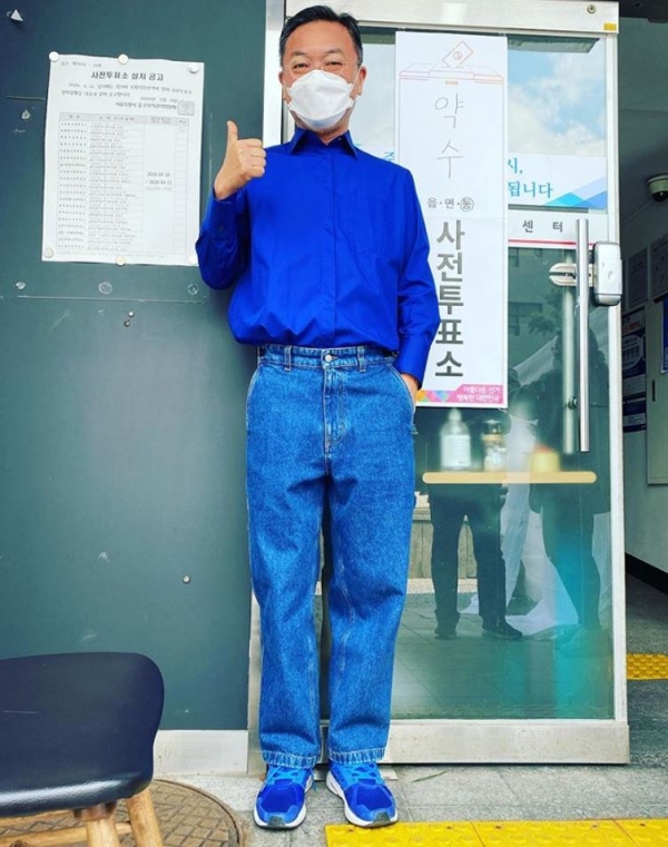 출처=김의성 인스타그램​​​​​​​'역대 최고치 투표율' 사전투표 마지막날, ★인증샷 릴레이 '정우성·이다희·이적·이기우·조권·김의성'