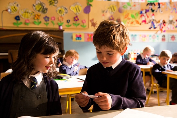 출처 라이언스게이트, 영화 러브,로지[집에서 볼만한 영화추천] 봄 기운 한 술 더하는 설렘 폭발 로맨스 영화 추천