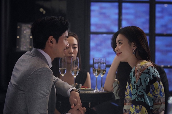 출처 NEW, 영화 뷰티인사이드[집에서 볼만한 영화추천] 봄 기운 한 술 더하는 설렘 폭발 로맨스 영화 추천