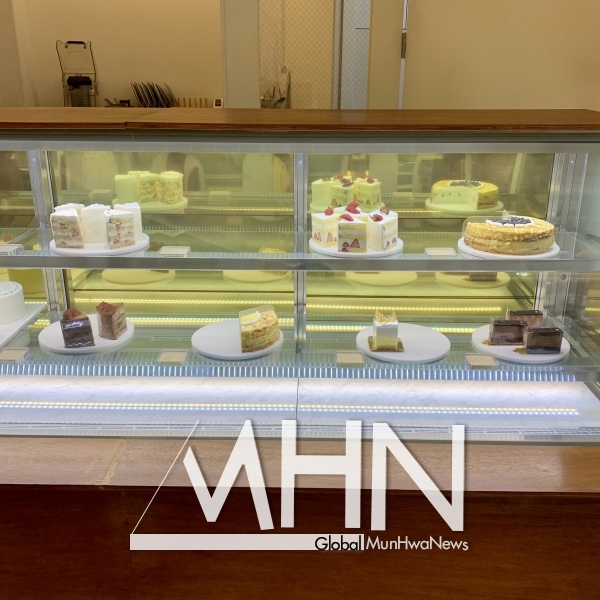 케이크 진열대, 성수 카페 마를리