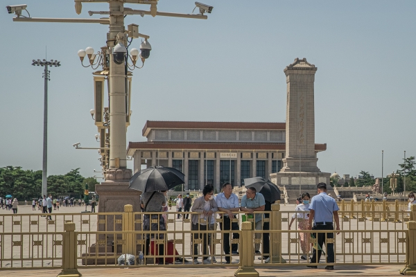 천안문 광장의 관광객, EPA/ROMAN PILIPEY